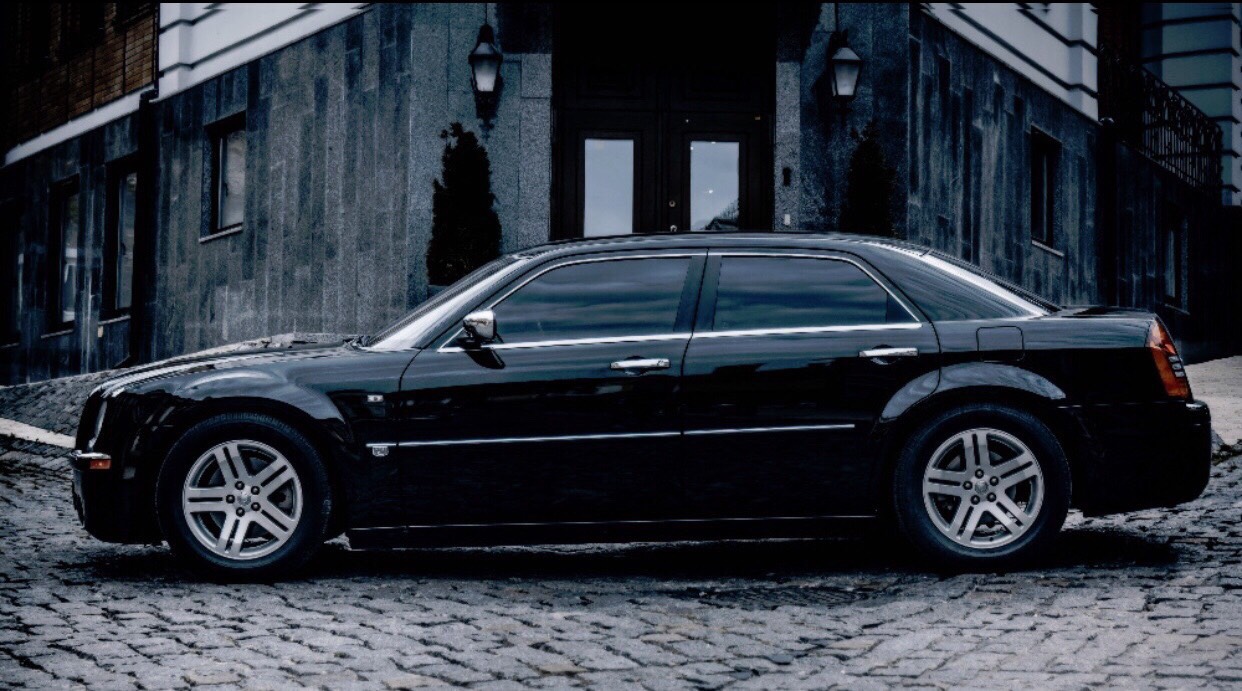 Chrysler 300C черн. 400 грн/час